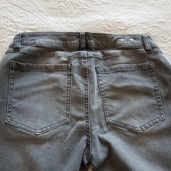 Cabi Gray Zip Skinny Jean - Size 6 - Picture 4 of 11